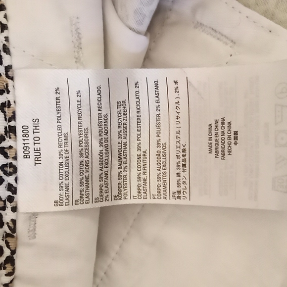 VOLCOM Animal Print Shorts Size 25 White with Cheetah Print - Picture 6 of 7